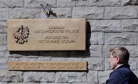 Russia summons Polish diplomat over embassy school 'seizure'