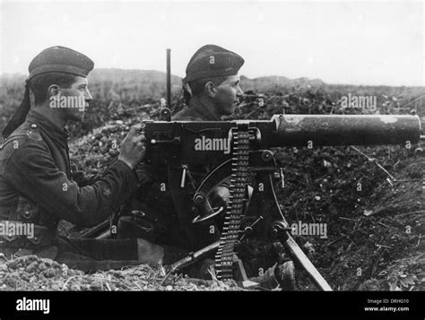 Russian army uniform ww1.  Russian soldiers with a Maxim machine gun.  I...