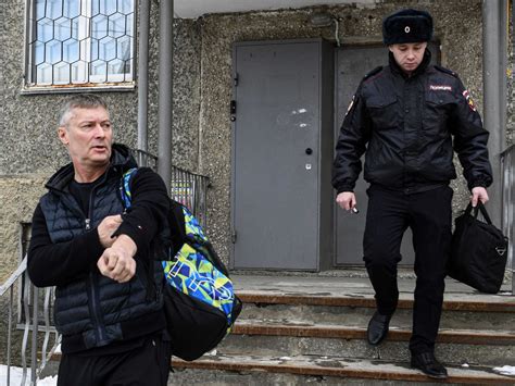 Russian authorities detain dissident ex-mayor