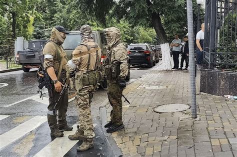 Russian mercenary group revolt against Moscow fizzles but exposes vulnerabilities