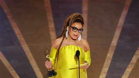 Ruth Carter dedicates Oscar to her late mother - wxii12.com