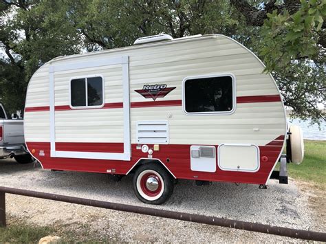 Texas (829) A Travel Trailer is an RV that is towed behind a vehicle that is used for recreational purposes. They are often known as "campers" and have become increasingly popular choices for RVers because they come in at a lower price point than Class A, B, or C models. Travel Trailers come in a variety of floor plans, sizes, and designs so ....