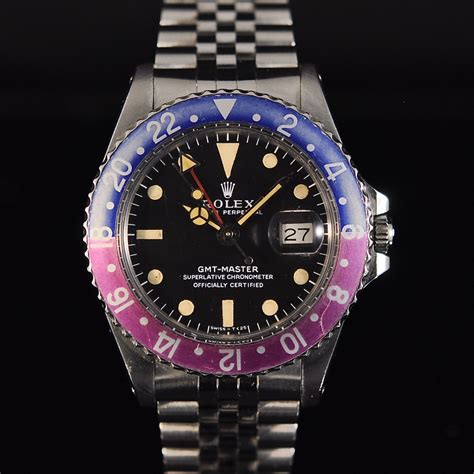 Rolex has had to update the part twice and is now using the third version in the 3186. Gen jumping hour click springs compared There are two versions of the VR GMT movement, both are based on the gen 3185 so RWI decided to call the first one the VR3185.