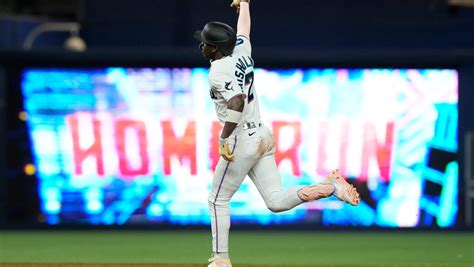 Sánchez hits bases-loaded single in 12th to complete Marlins’ 9-8 comeback win over Phillies