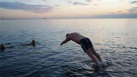 Sıcaklıkta Akdeniz’i sollayan Samsun’da Şubat ayında deniz keyfis