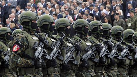 Sırbistan, askerliği zorunlu hale getiriyor