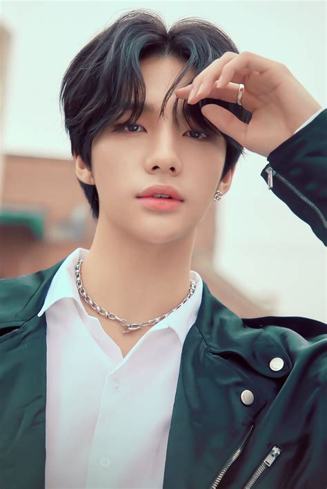 S k s hywan. Woo Do-hwan (born July 12, 1992) is a South Korean actor. He is best known for his roles in the television dramas Save Me (2017), Mad Dog (2017), Tempted (2018), My Country: The New Age (2019),The Bloodhounds (2023) and The King: Eternal Monarch (2020). 