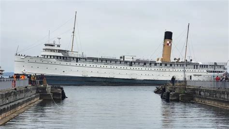 S.S Keewatin arrives at its new home in Kingston