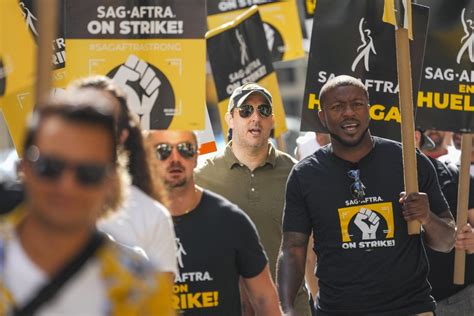 SAG-AFTRA calls for video game actors to join picket line