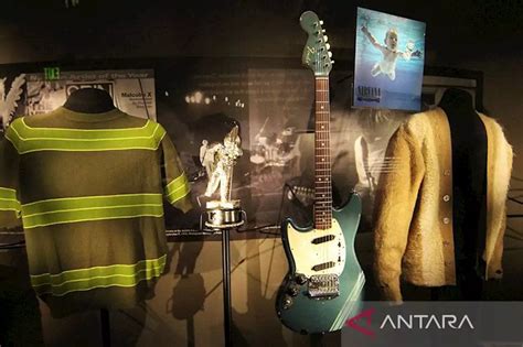 Saint Laurent jual kaus band Nirvana dalam koleksi The Vintage - balustradellc