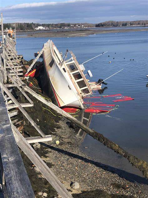 SALVAGE, RECOVERY & ENVIRONMENTAL MITIGATION EMERGENCY ... - Resolve Marine - raincitystudios.com