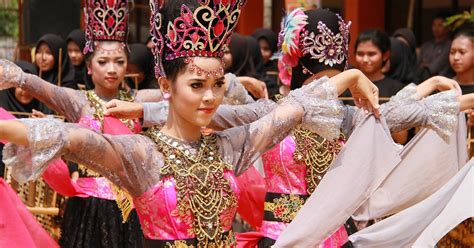 Sanggar Tari Tradisional " Kendali Manik " Jakarta - muktibox.com
