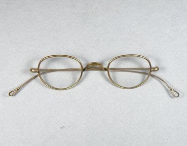 Sarah’s review of The Gold-Rimmed Spectacles - Goodreads - balustradellc