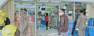 Satpol PP Banyuwangi Tutup Paksa Toko Modern di Dadapan karena Izin ... - balustradellc