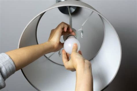 Saving Electricity: 10 Easy Tricks - moneyline.sg - balustradellc