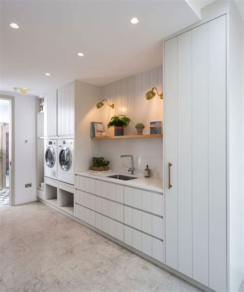 Say goodbye to clutter with this Utility Room design - balustradellc