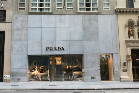 scaffolding becomes facade on prada's fifth avenue flagship - balustradellc