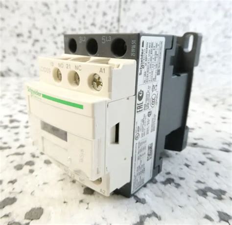 SCHNEIDER ELECTRIC 1S+1Ö, 230V 50/60Hz CA2SK11P7 …