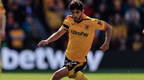 SCORCHER! Goncalo Guedes tears the net apart - balustradellc