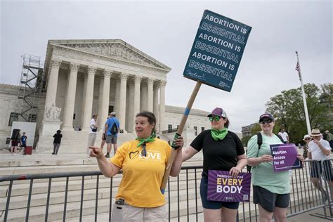 SCOTUS temporarily blocks restrictions on abortion pill