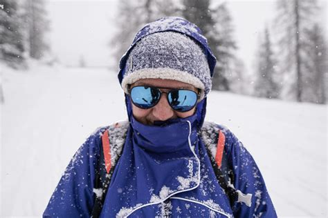 See Clearly: Polarized Sunglasses in Snowy Days - balustradellc