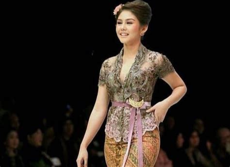 Sejarah Kebaya, dari Tradisi hingga Modernitas - wintechmobiles.com