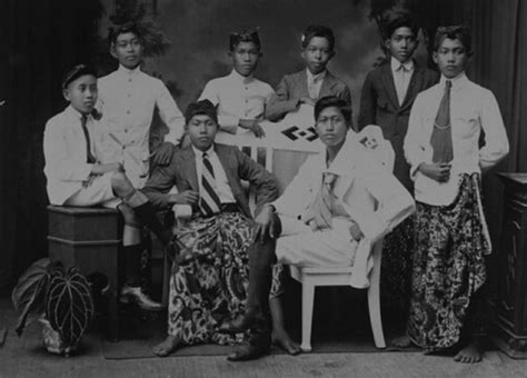 Sejarah Mengenai Kampus Pertama di Indonesia - wintechmobiles.com