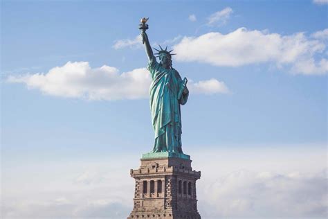 Sejarah Patung "Kuda" Arjuna Wijaya - muktibox.com