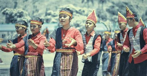 Sejarah Tari Tor Tor - muktibox.com