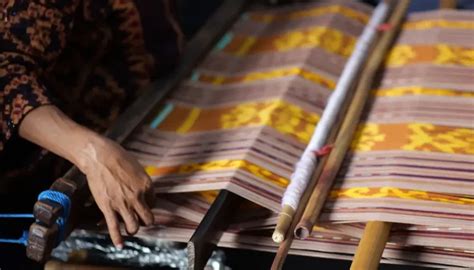 Sejarah Tenun Ikat di Indonesia - wintechmobiles.com