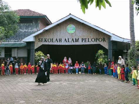 Sekolah Alam Bandung - balustradellc