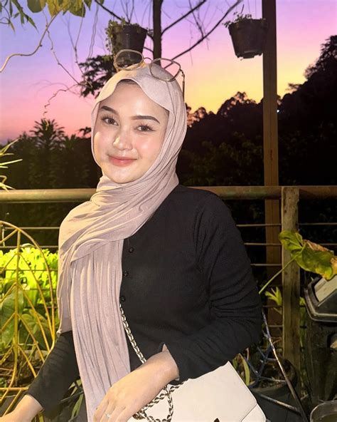 SELEBGRAM ACEH Dasha pilot & bagi chip grup facebook di sisi lain harga berdetak kencang dan seru FAQ Netflix Coachella VIP Experience image 1