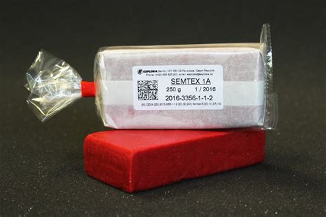 SEMTEX - Defini&ccedil;&atilde;o e sin&ocirc;nimos de Semtex no dicion&aacute;rio ingl&ecirc;s