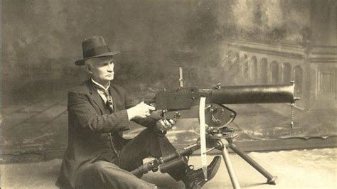 Senjata Otomatis Pertama di Dunia & Kisah Ekstrem yang Viral - wintechmobiles.com