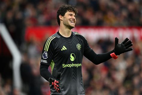 Senne Lammens mitigates 'chaos' in goal as Man United win - balustradellc
