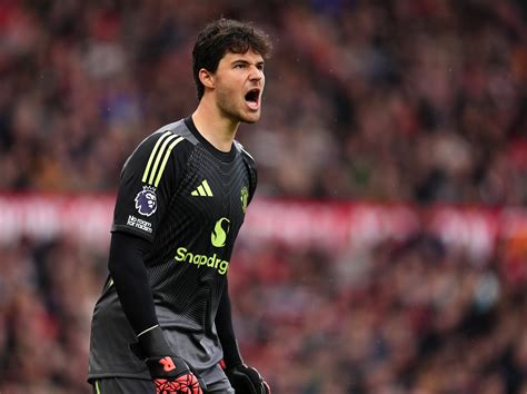 Senne Lammens tells Manchester United to improve in key area after ... - balustradellc