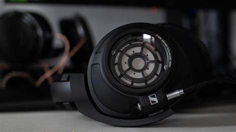 Sennheiser HD820 Review - Flagship Closed-back Headphones - balustradellc