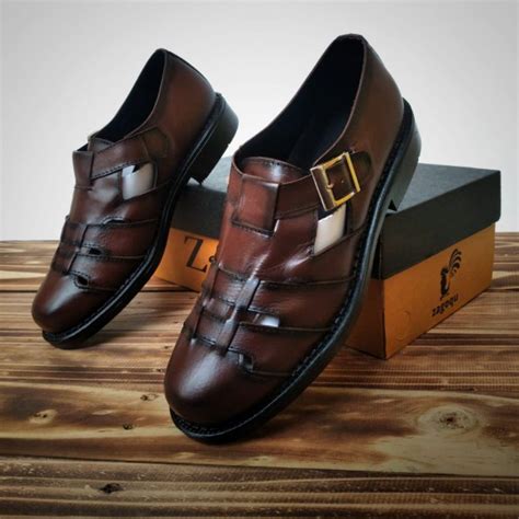 sepatu berlubang kasual kulit fashion pria - Shop - balustradellc