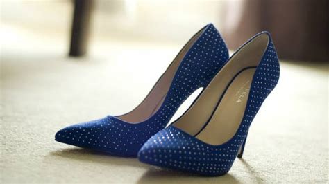 Sepatu Hak Tinggi Awalnya Dipakai Pria - adhiantirina - wintechmobiles.com