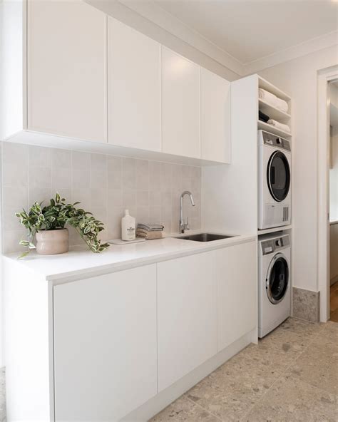 Serene Laundry Room Design Ideas - balustradellc