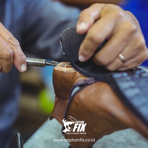 Servis Sepatu Kulit - balustradellc