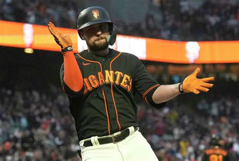 SF Giants’ bullpen steps up big time to blank Brewers, improve to .500