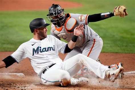 SF Giants’ skid reaches 5 games with loss to Marlins, lose Alex Wood in the process