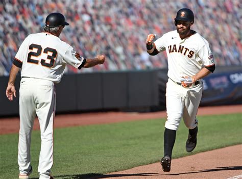 SF Giants commit season’s 100th error, blow chance to gain ground in NL wild card race