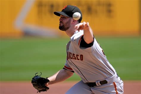 SF Giants erupt in 10th inning to sweep series from Pirates