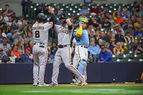 SF Giants explode for 15 runs in rout of Brewers, own first winning record since last August