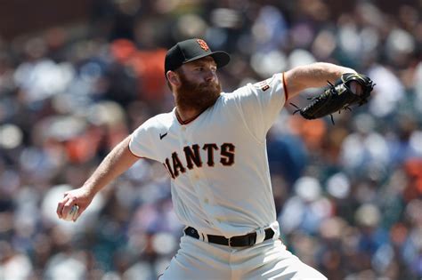 SF Giants lose key bullpen piece as starting rotation gets healthier