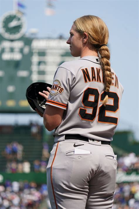 SF Giants reportedly interview coach Alyssa Nakken for vacant manager job