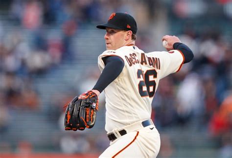 SF Giants win fifth straight game behind another strong start from Anthony DeSclafani