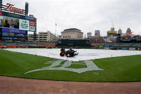 SF Giants-Tigers game postponed after questionable, lengthy rain delay